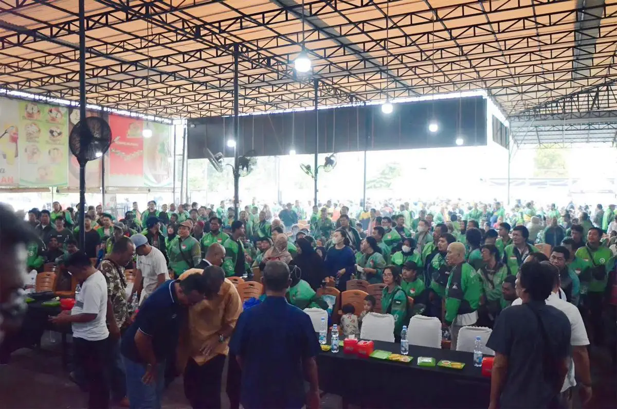 Pelindo Multi Terminal Bagi 1.000 Paket Sembako ke Warga dan Ojol di Medan