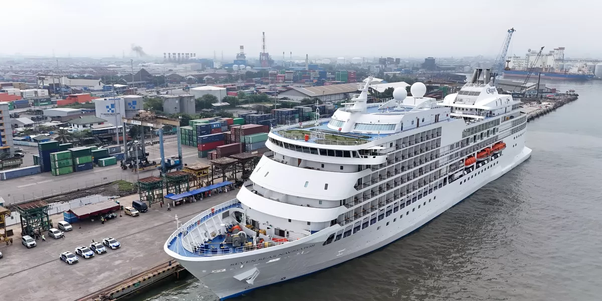 Kapal Pesiar MS Seven Seas Navigator Bersandar di Semarang, Ratusan Turis Asing Diajak Tur Berwisata ke Destinasi Berikut