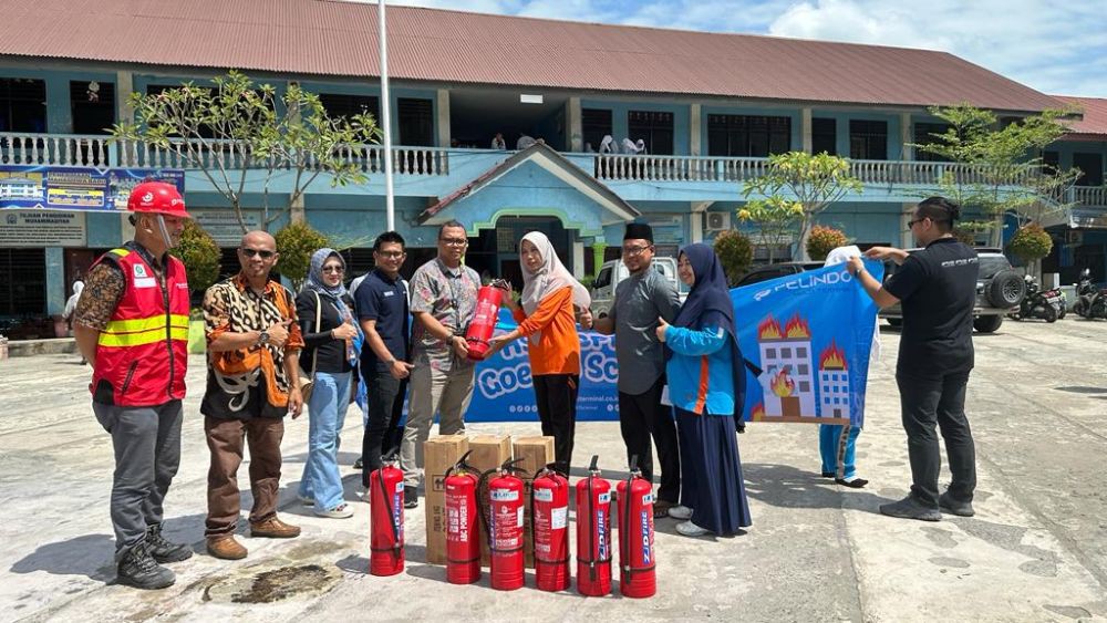 Pelindo Edukasi Pelajar Belawan Cara Menggunakan APAR