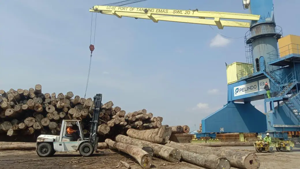 Cegah Efek Cuaca Buruk, Jalan Utama Pelabuhan Tanjung Emas Ditinggikan
