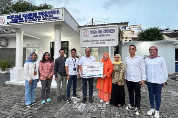 Peringati Hari Kanker, SPMT Serahkan Bantuan pada YKI Sumut
